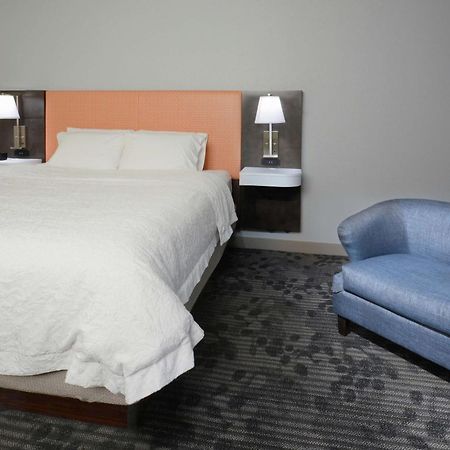 Hampton Inn & Suites Clinton Bagian luar foto