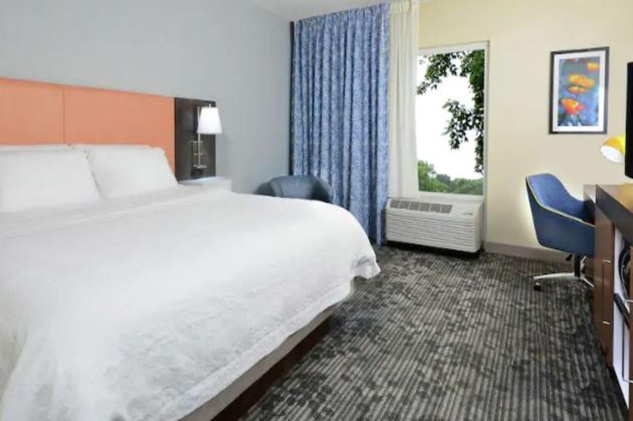 Hampton Inn & Suites Clinton Bagian luar foto