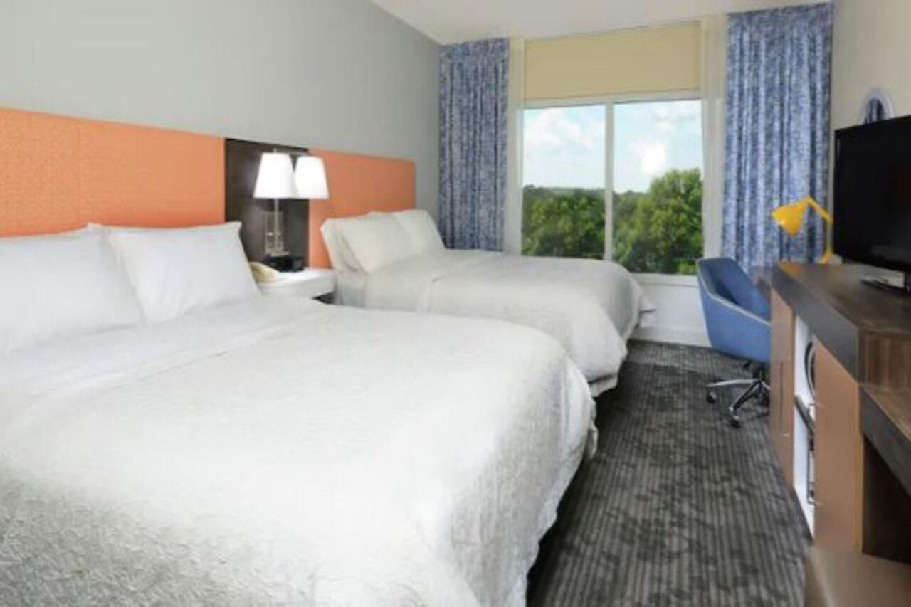 Hampton Inn & Suites Clinton Bagian luar foto