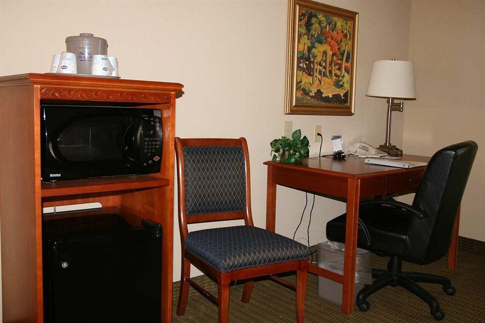 Hampton Inn & Suites Clinton Bagian luar foto