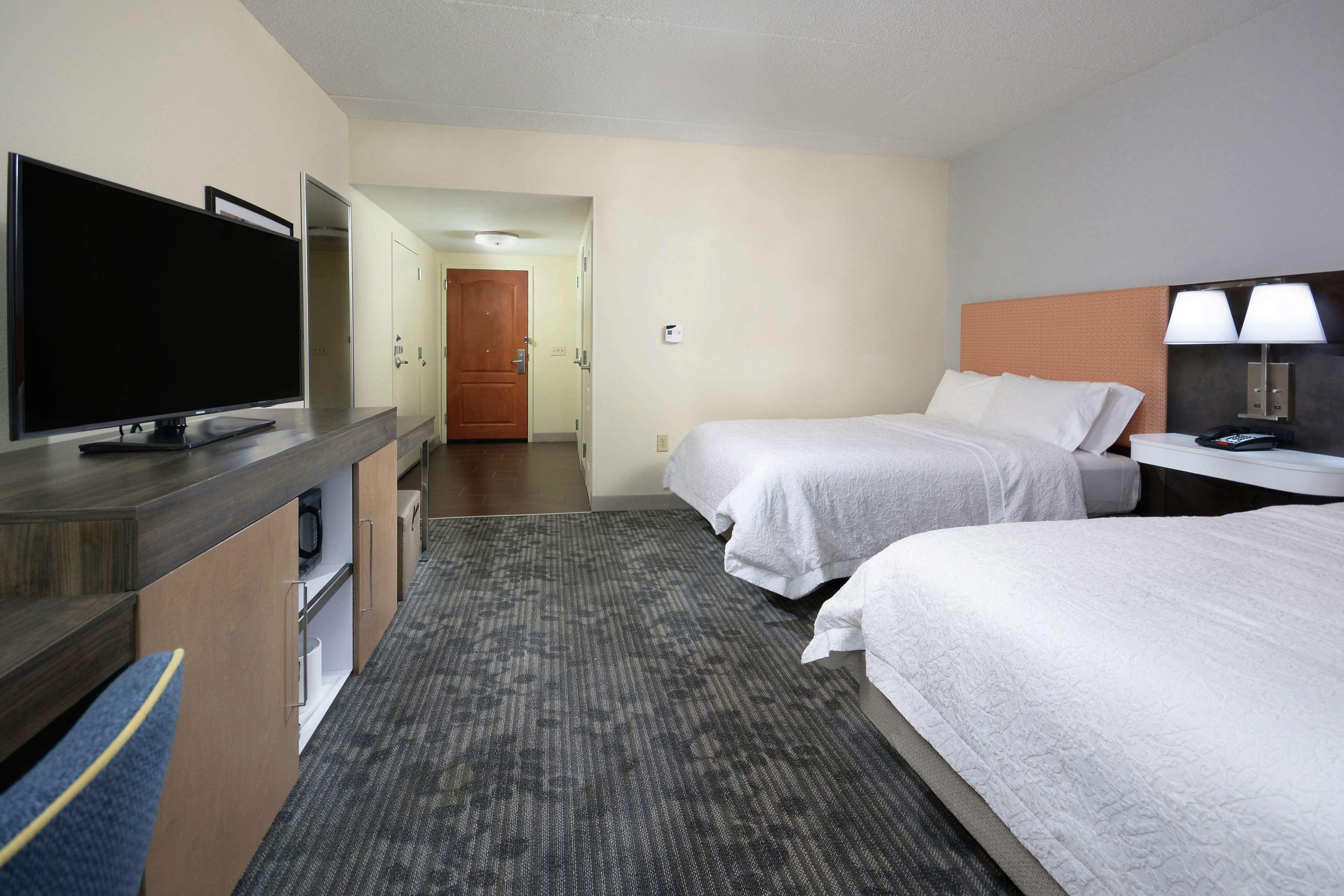 Hampton Inn & Suites Clinton Bagian luar foto