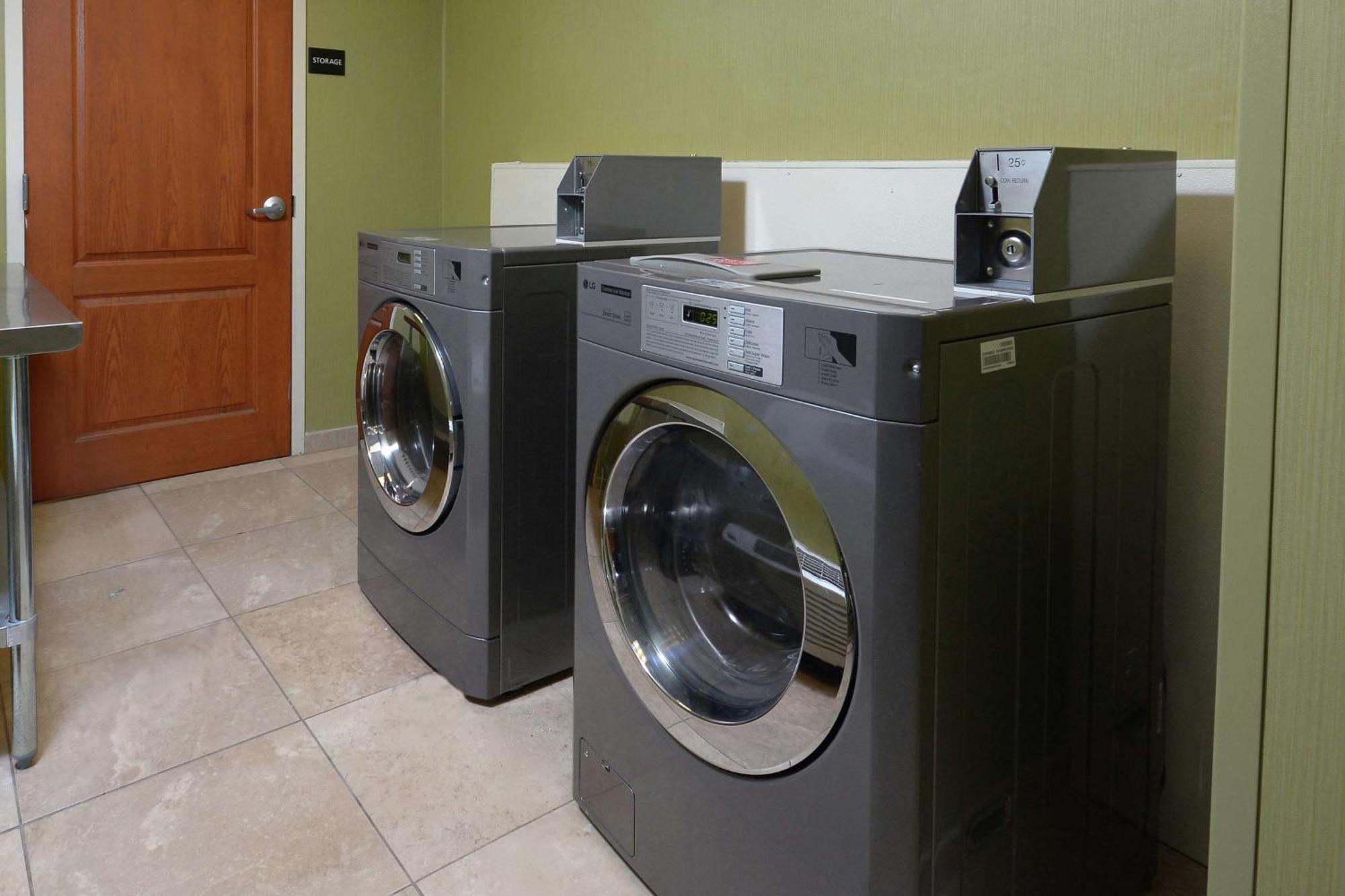 Hampton Inn & Suites Clinton Bagian luar foto