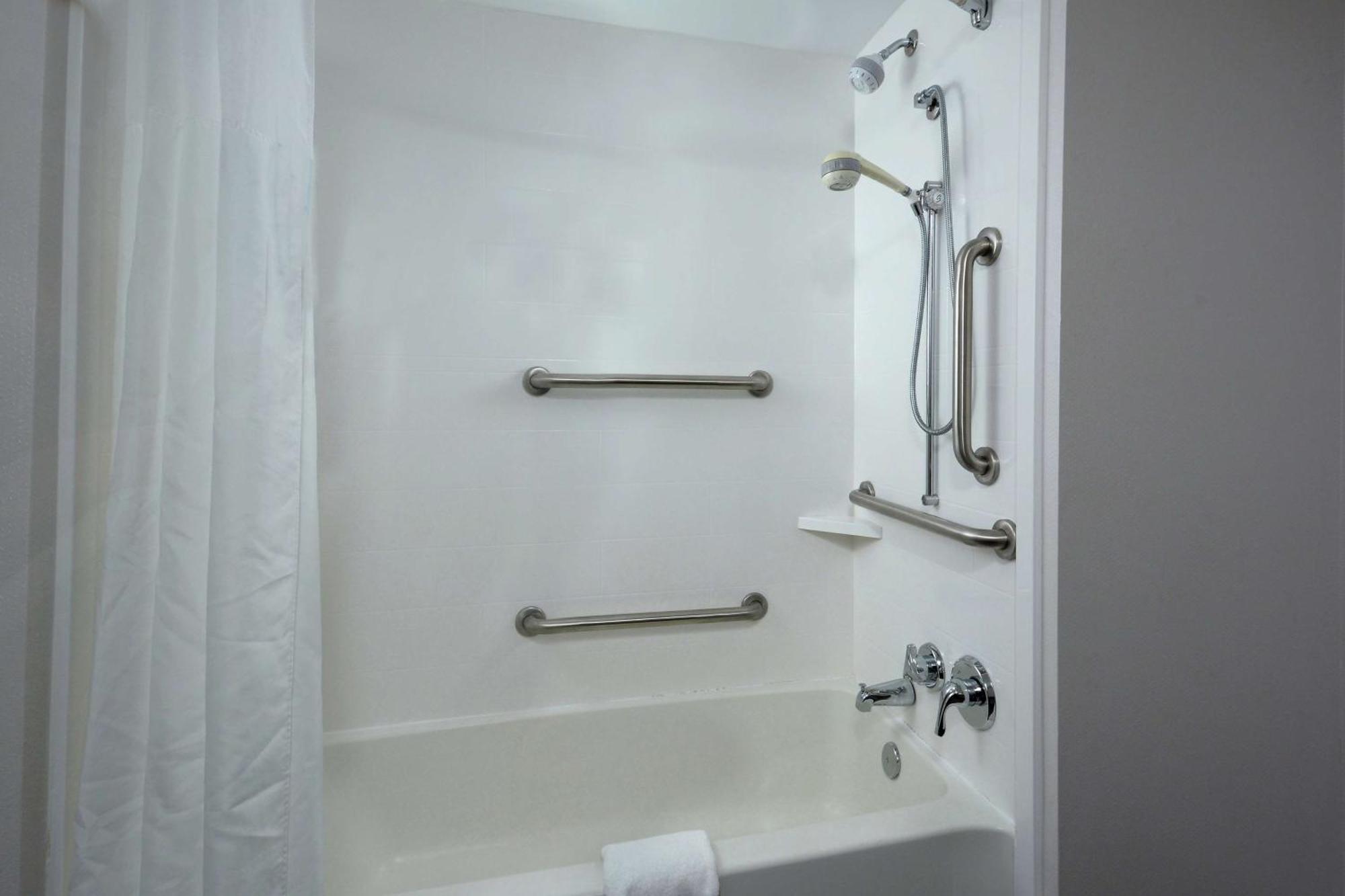 Hampton Inn & Suites Clinton Bagian luar foto