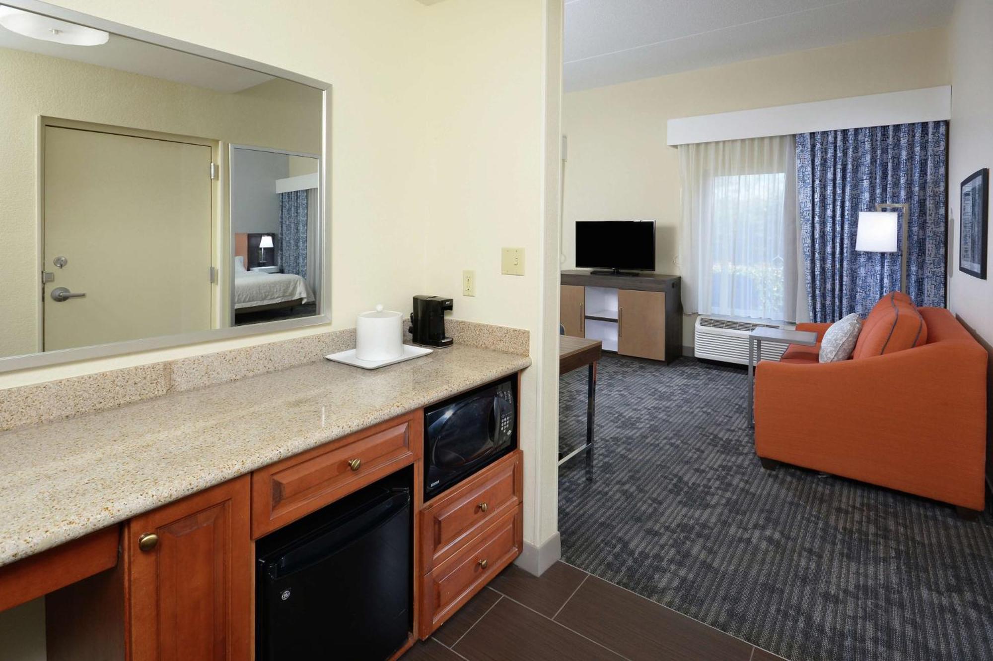 Hampton Inn & Suites Clinton Bagian luar foto