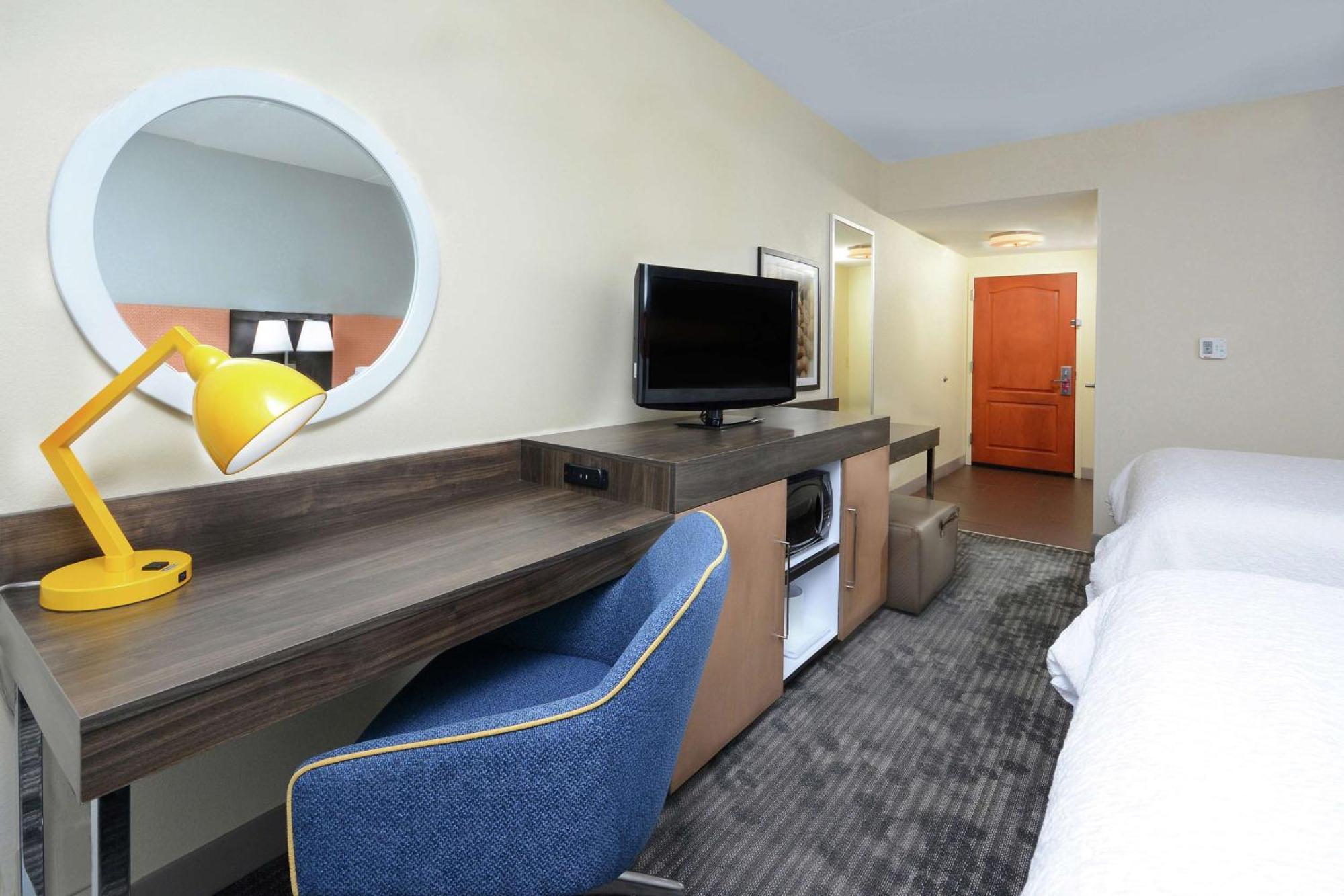 Hampton Inn & Suites Clinton Bagian luar foto