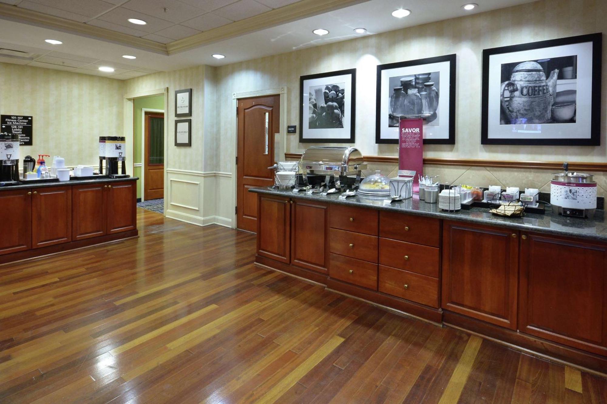 Hampton Inn & Suites Clinton Bagian luar foto