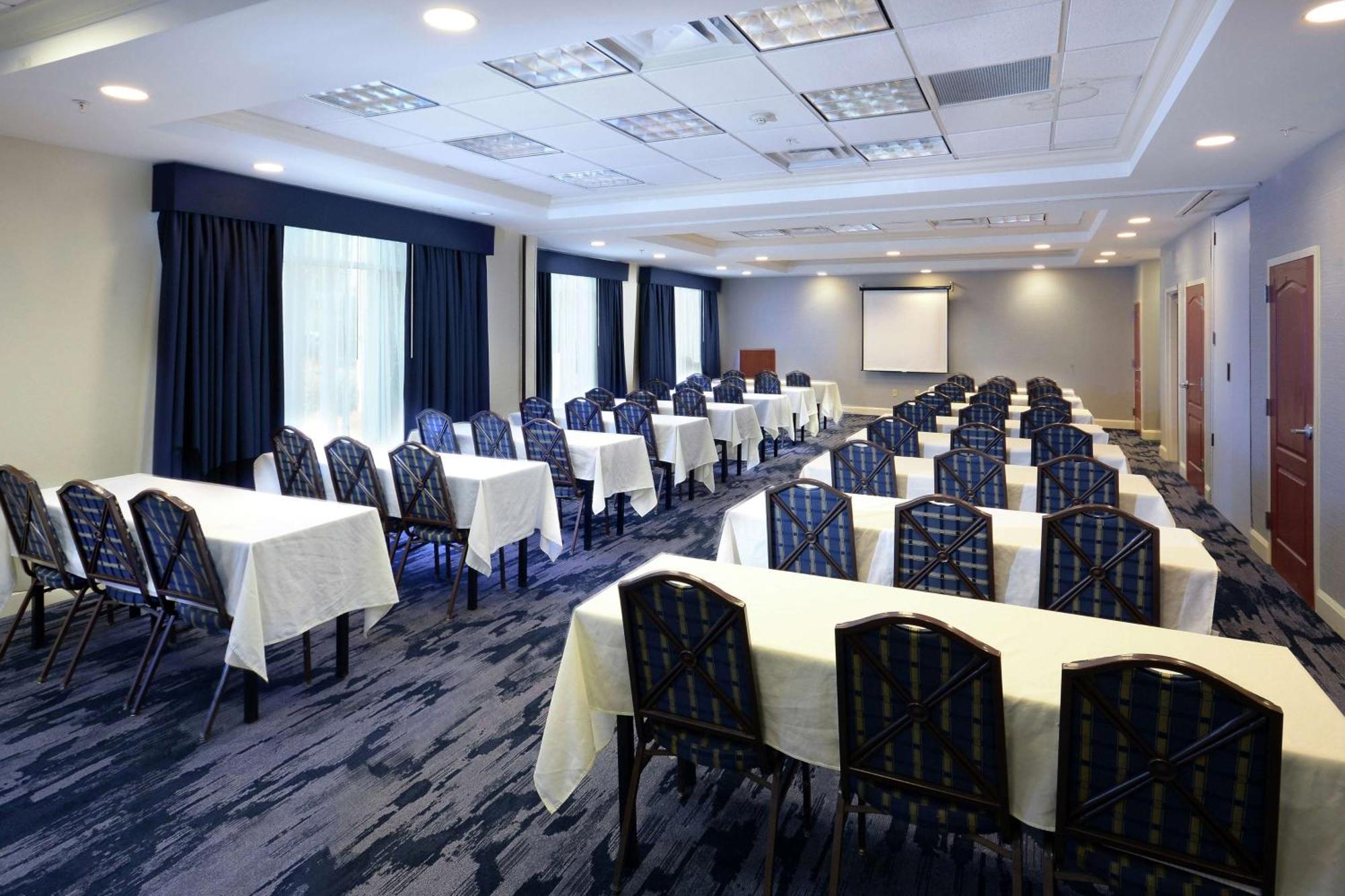 Hampton Inn & Suites Clinton Bagian luar foto