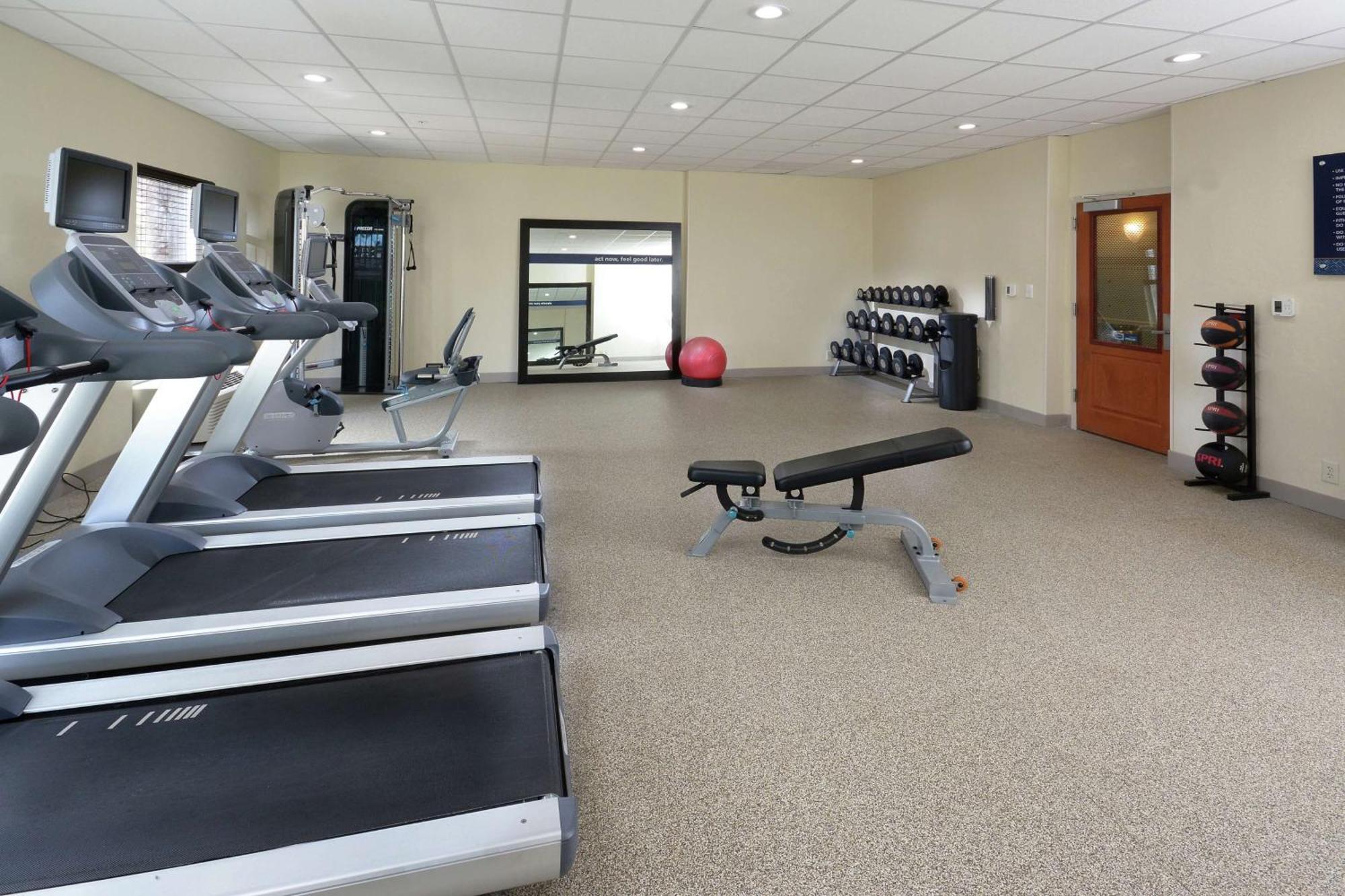 Hampton Inn & Suites Clinton Bagian luar foto