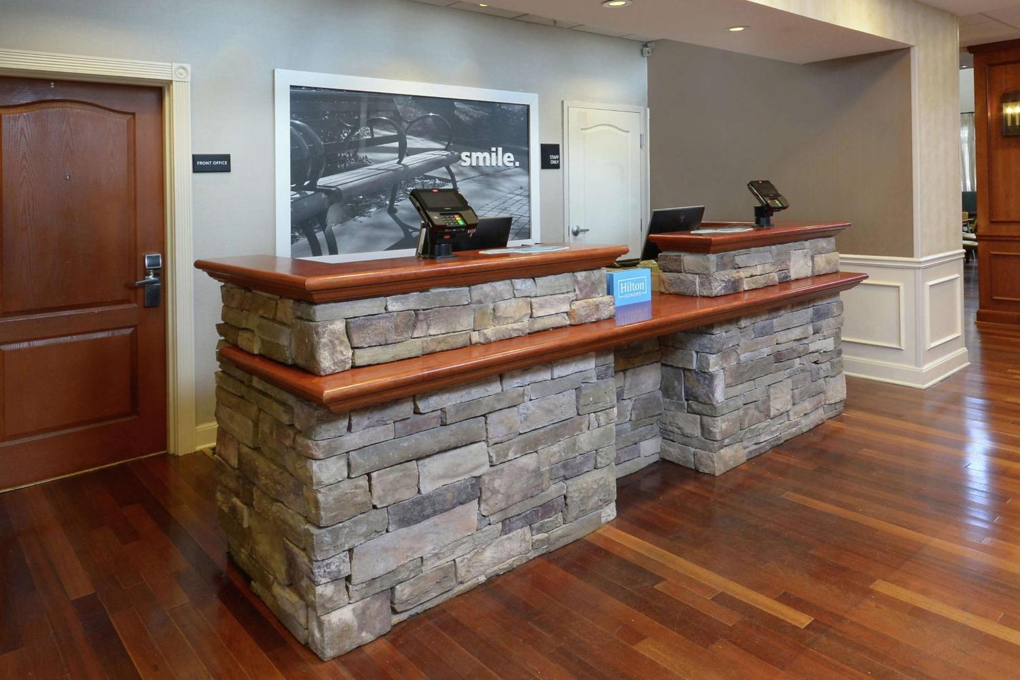 Hampton Inn & Suites Clinton Bagian luar foto