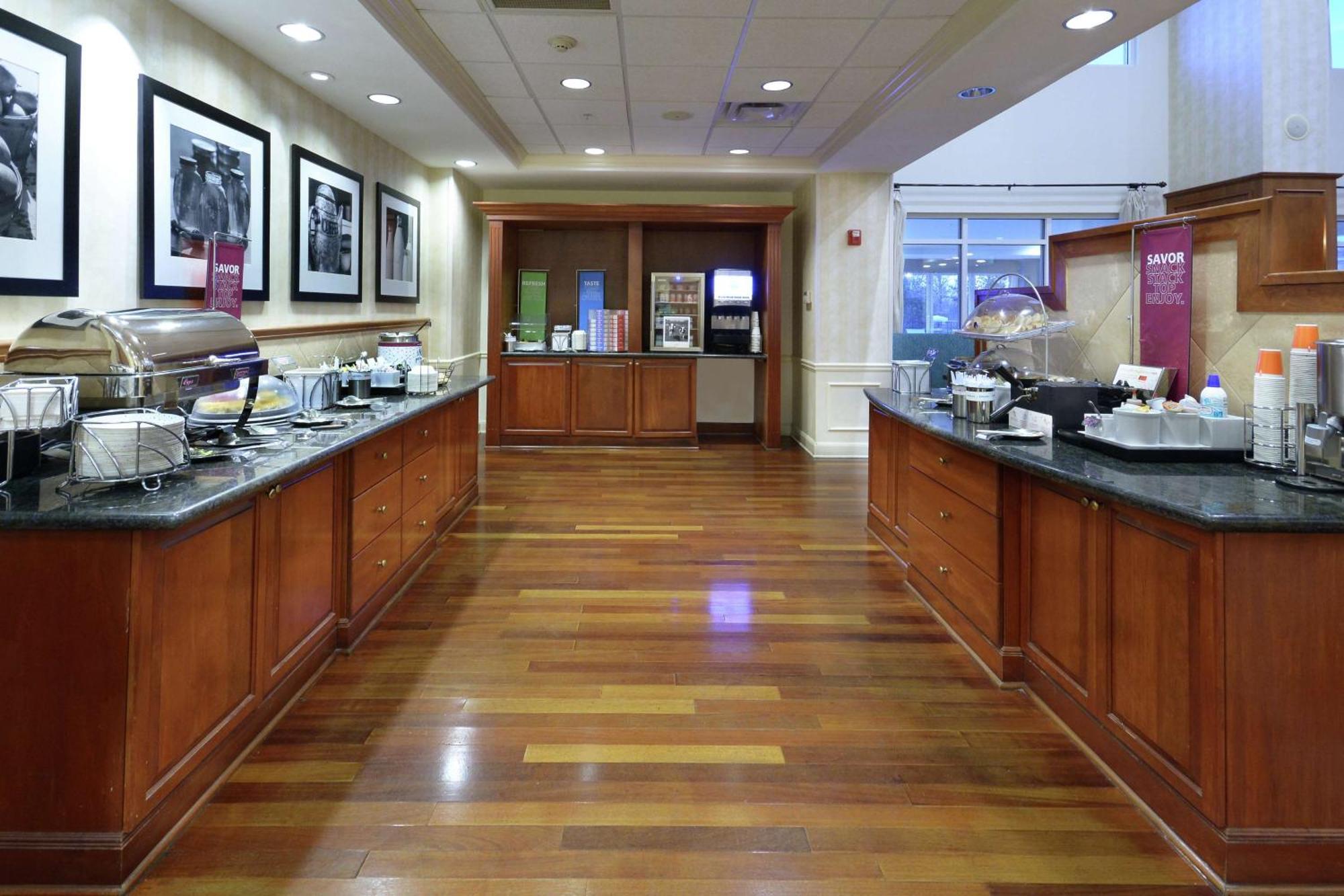 Hampton Inn & Suites Clinton Bagian luar foto
