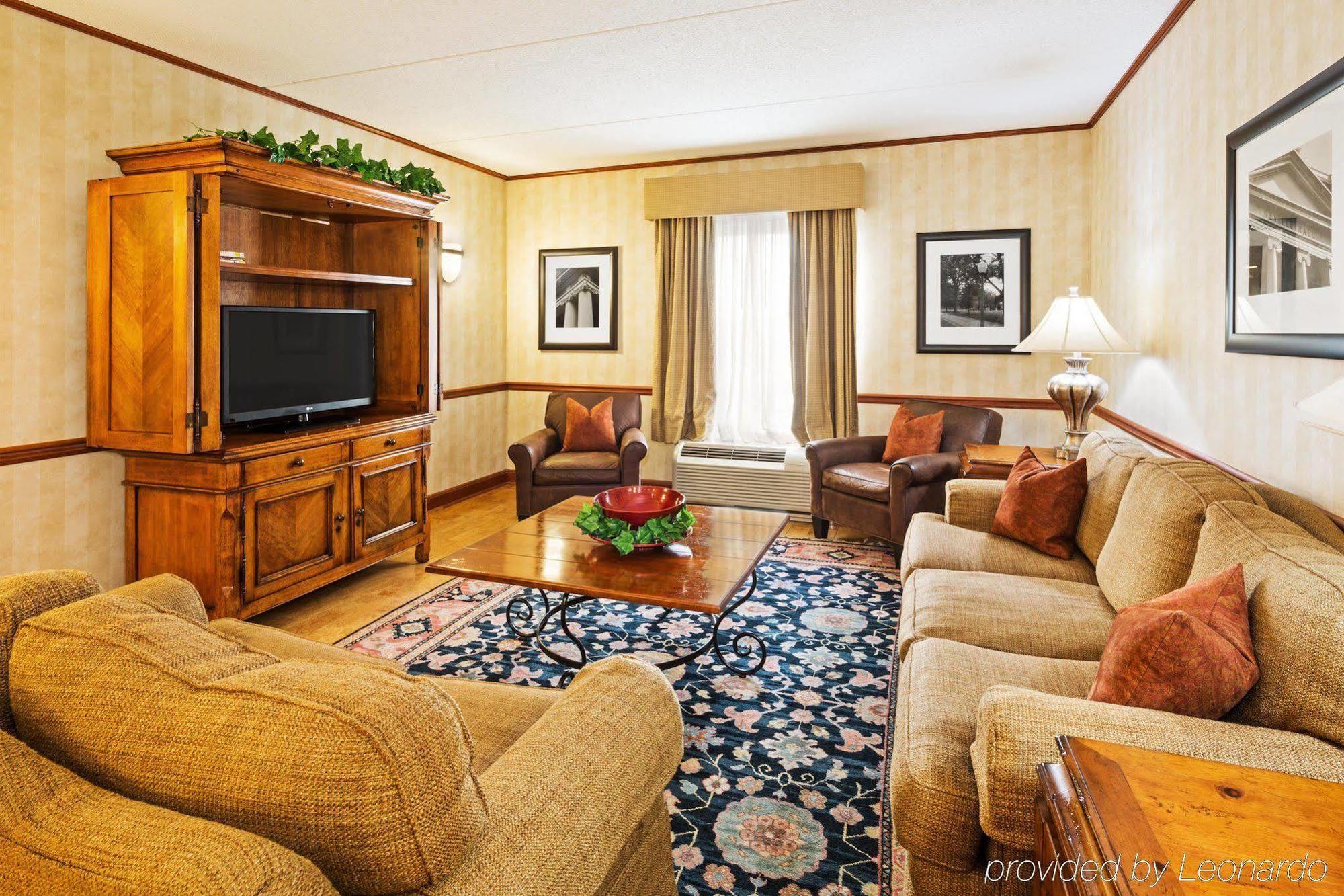 Hampton Inn & Suites Clinton Bagian luar foto