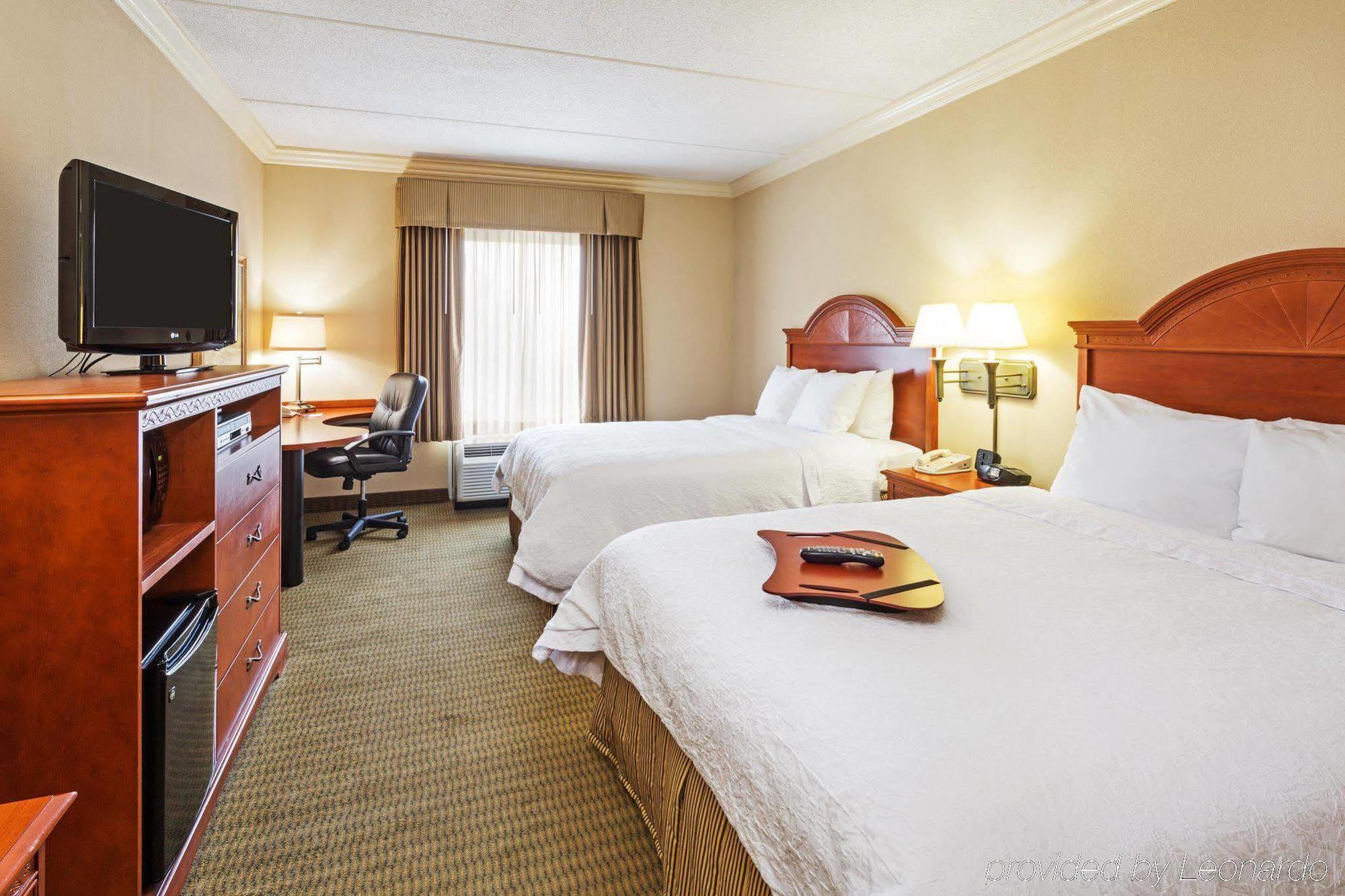 Hampton Inn & Suites Clinton Bagian luar foto
