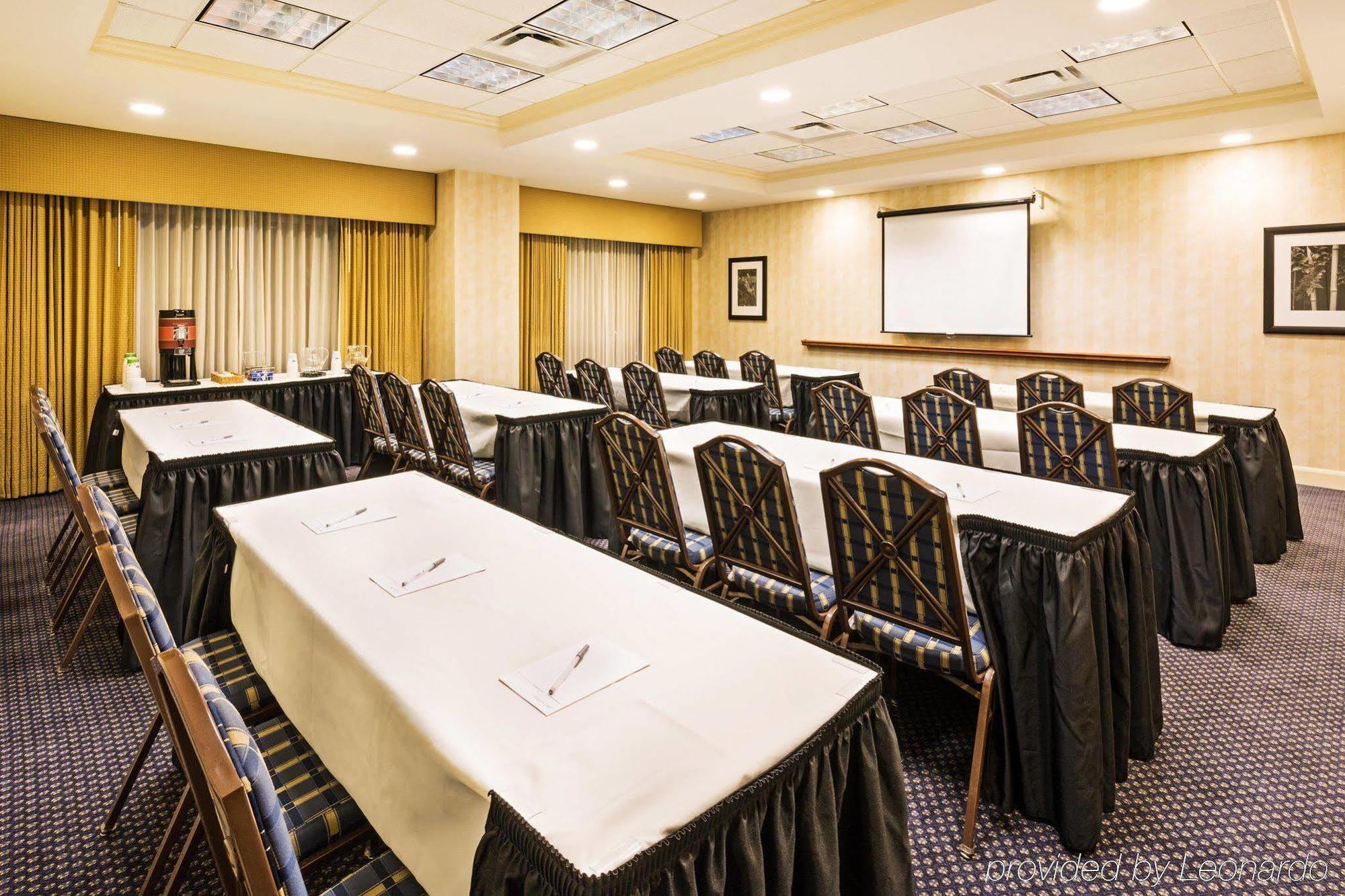 Hampton Inn & Suites Clinton Bagian luar foto