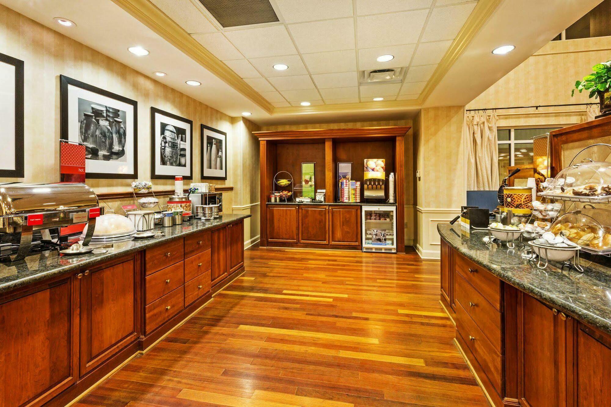 Hampton Inn & Suites Clinton Bagian luar foto
